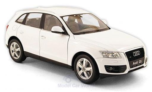 Miniature Audi Q5 1/24 Welly blanche ohne Vitrine Audi Q5 1/24 Welly blanche ohne Vitrine miniature