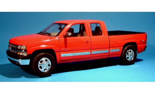 Miniature Chevrolet Silverado 1/18 Welly Ex. Cab Fleetside rouge 1999 1:18 Chevrolet Silverado 1/18 Welly Ex. Cab Fleetside rouge 1999 1:18 miniature