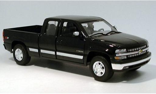 Miniature Chevrolet Silverado 1/18 Welly Ext. Cab noire 1:18 Chevrolet Silverado 1/18 Welly Ext. Cab noire 1:18 miniature