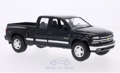 Miniature Chevrolet Silverado 1/24 Welly noire 1999 Chevrolet Silverado 1/24 Welly noire 1999 miniature