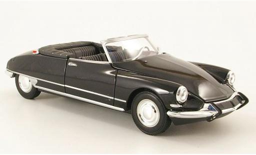 Miniature Citroen DS 1/24 Welly 19 Cabriolet noire offen 1:24 Citroen DS 1/24 Welly 19 Cabriolet noire offen 1:24 miniature