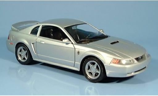 Miniature Ford Mustang 1/24 Welly GT grise 1999 1:24 Ford Mustang 1/24 Welly GT grise 1999 1:24 miniature