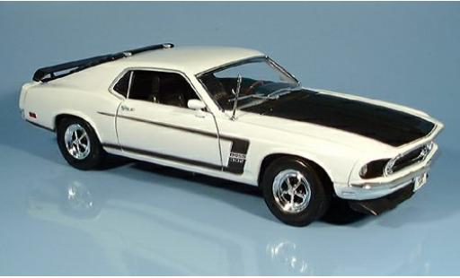 Miniature Ford Mustang 1/18 Welly blanche 1969 1:18 Ford Mustang 1/18 Welly blanche 1969 1:18 miniature