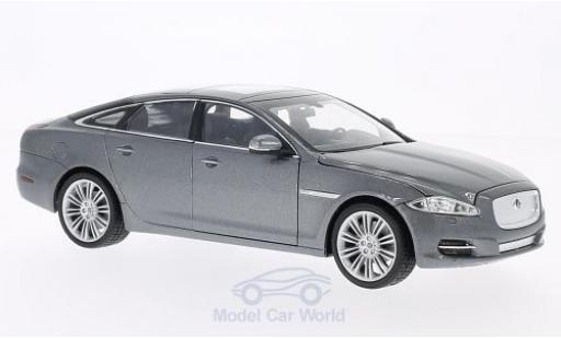 Miniature Jaguar XJ 1/24 Welly metallise grise 2010 Jaguar XJ 1/24 Welly metallise grise 2010 miniature