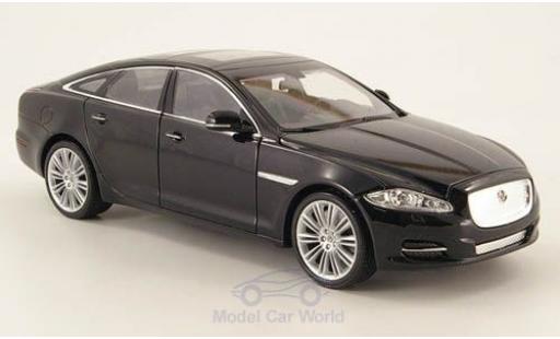 Miniature Jaguar XJ 1/24 Welly noire 2010 ohne Vitrine Jaguar XJ 1/24 Welly noire 2010 ohne Vitrine miniature