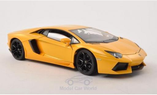 Miniature Lamborghini Aventador 1/24 Welly LP 700-4 metallise jaune Lamborghini Aventador 1/24 Welly LP 700-4 metallise jaune miniature