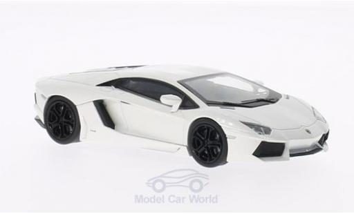 Miniature Lamborghini Aventador LP700-4 1/43 Welly LP700-4 metallise blanche Lamborghini Aventador LP700-4 1/43 Welly LP700-4 metallise blanche miniature