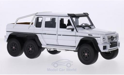Miniature Mercedes Classe G 1/24 Welly G 63 AMG 6x6 blanche Mercedes Classe G 1/24 Welly G 63 AMG 6x6 blanche miniature