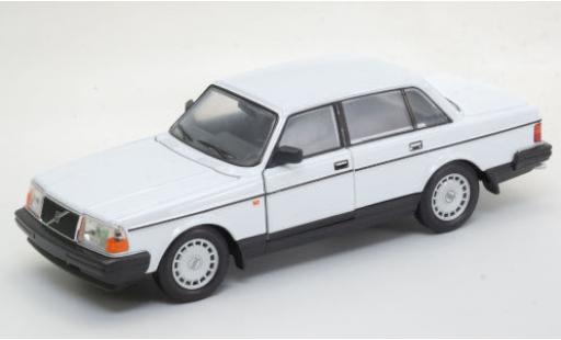 Miniature Volvo 240 1/24 Welly GL blanche Volvo 240 1/24 Welly GL blanche miniature