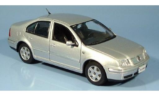 Miniature Volkswagen Bora 1/24 Welly Limousine grise 2001 1:24 Volkswagen Bora 1/24 Welly Limousine grise 2001 1:24 miniature