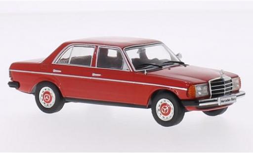 Miniature Mercedes 200 1/43 WhiteBox D (W123) rouge 1976 Mercedes 200 1/43 WhiteBox D (W123) rouge 1976 miniature