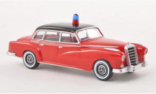 Mercedes 300 1/87 Wiking pompiers miniature